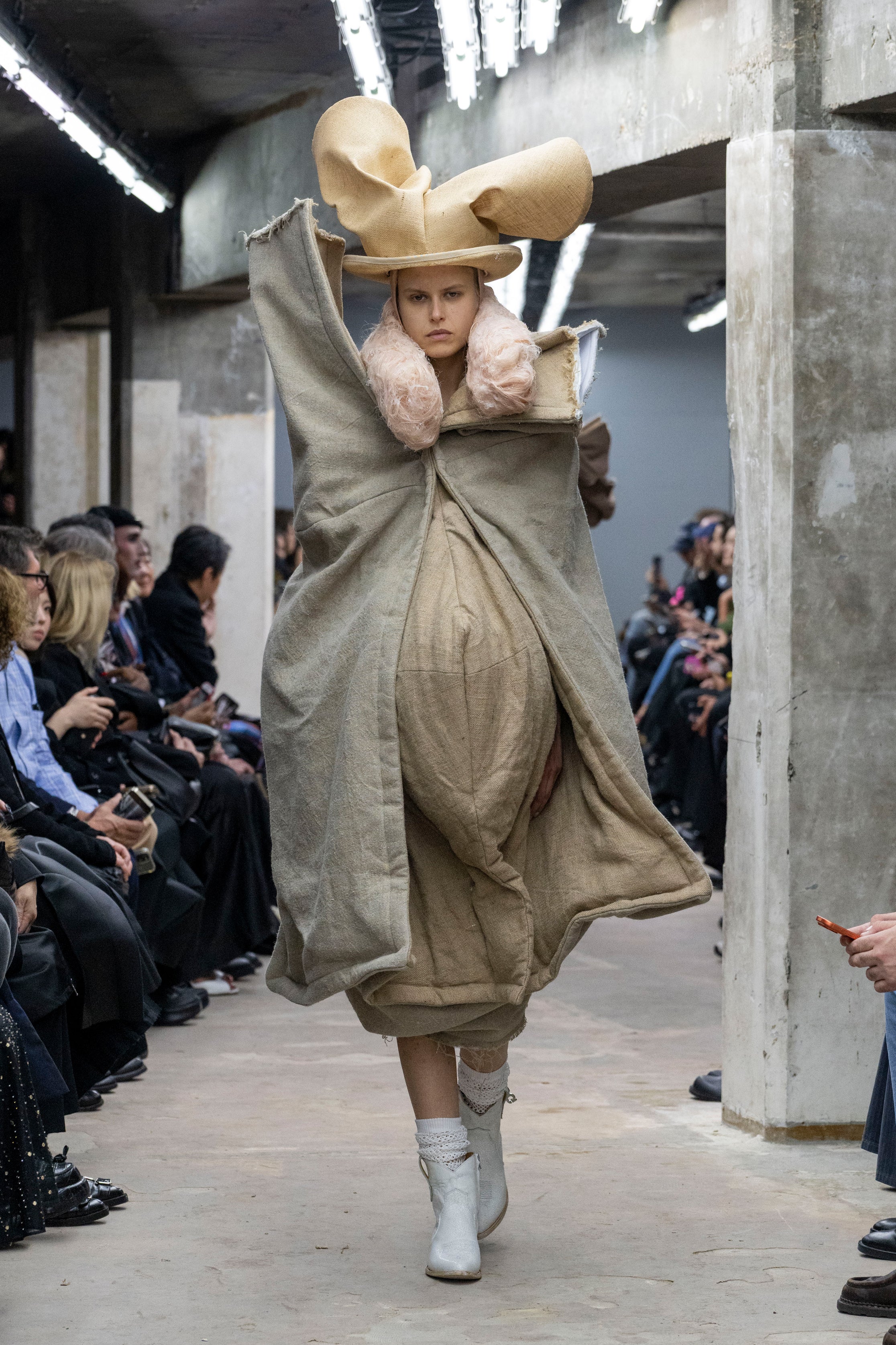 Fashion model wearing a Comme des Garçons SS26 outfit
